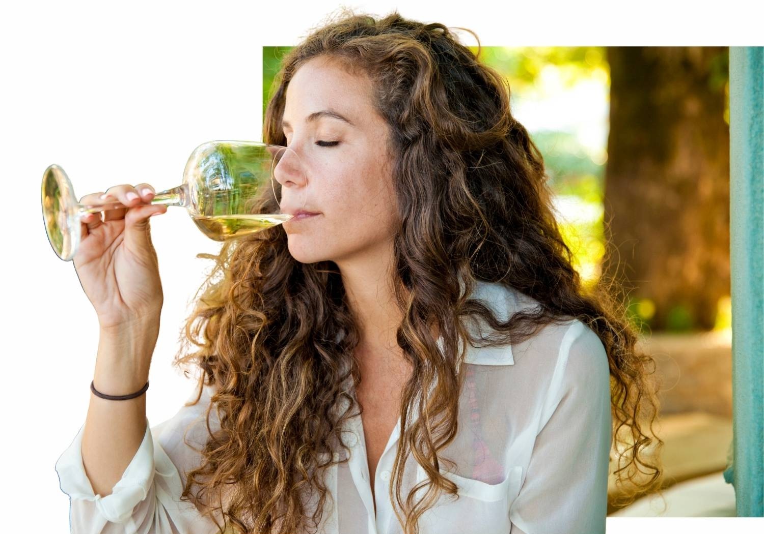 Shatter-resistant Tritan wine glasses and tumblers set on an outdoor table